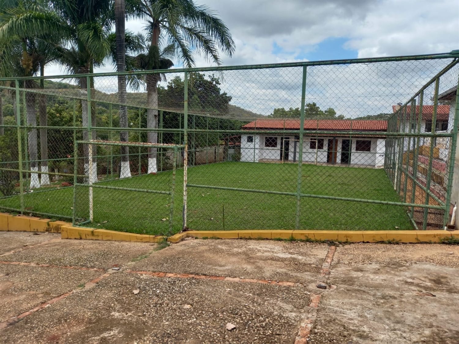 Campo de futebol de grama sintética